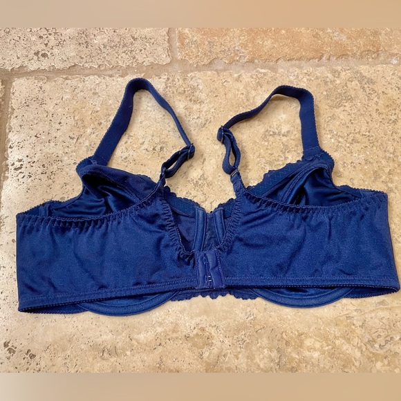 Vintage blue satin Triumph bra 42C - Picture 7 of 9